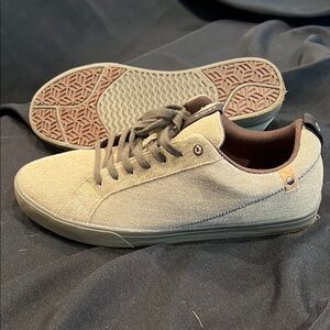 Men’s Saola casual shoes. Tan/brown.